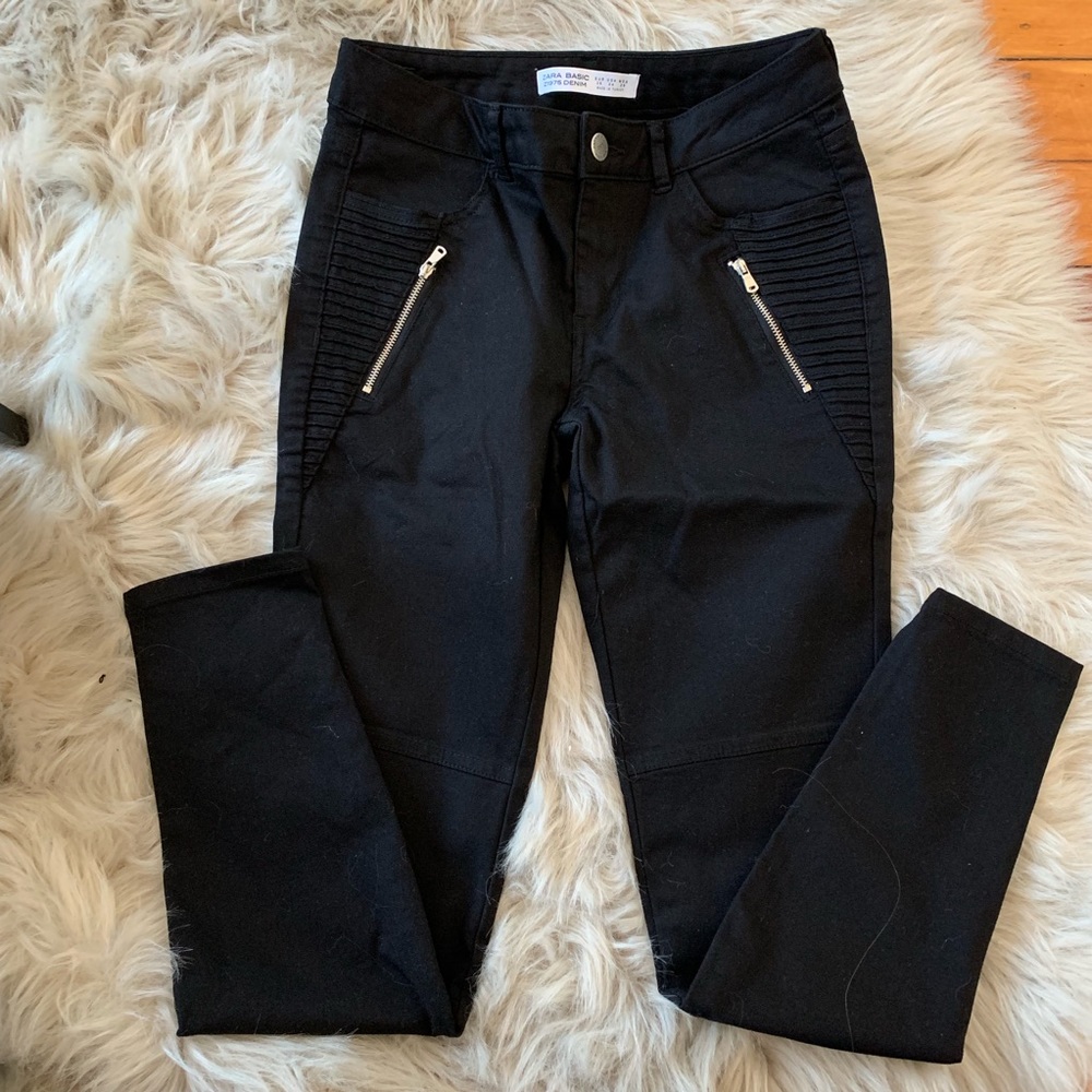 Black jeans with zipper detail